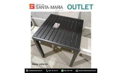 Mesa exterior negra